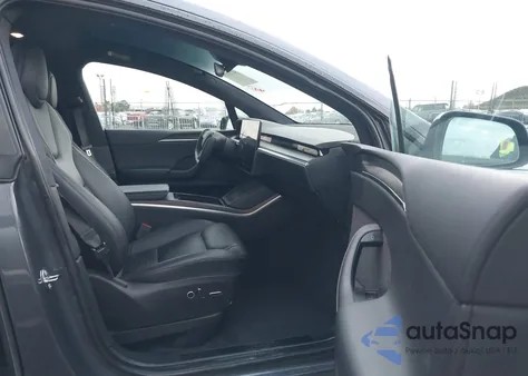 2023 Tesla Model X Dual Motor All-Wheel Drive/Standard Range z USA, uszkodzony, nr VIN 7SAXCAE52PF378593